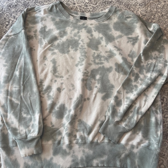 AR-33 Tops - Sold‼️ AR-33 Sweatshirt